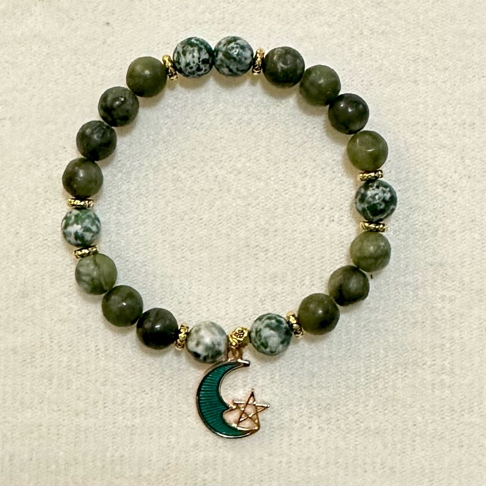 GREEN DOTE AND CHINESE JADE BEADES BRACELET WITH A MOON CHARM